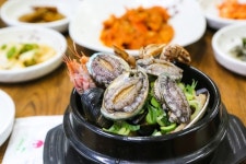 제주공항 근처 아침식사 맛집 어마장장, 전복해물뚝배기 등 푸짐한 해산물 제공