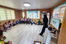 BNK경남은행, 지역 어르신들에게 스마트 백세교실 금융교육 지원