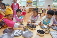 송편 빚는 고사리손