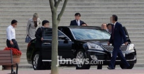 학교 빠져나가는 청석재단 이사회 임원들