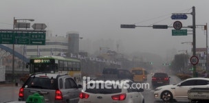 낙뢰에 고장 난 청주대교 사거리 신호등...