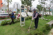 제초작업에 구슬땀