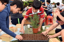 농작물 키우며 끈기 배우고 노동의 가치도 깨우친다