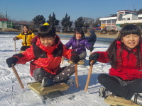 보은 송죽초등학교 운동장 썰매장 눈길