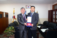 구본환 유성구의회 의원, 송강중학교 감사패 받아