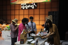 KT&G 상상마당 논산, ‘앞장서는 날’ 문화장터