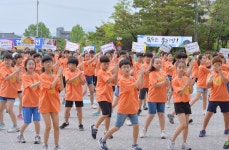 충주시청 광장서 인구의 날 플래시몹 펼쳐져