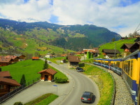 하얀 만년설·옥빛 호수·초록 잔디…동화 속 세상