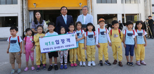청주 공예비엔날레 1호 입장객 석교초 병설유치원