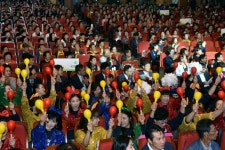 노인의 날, 흥겨운 환호