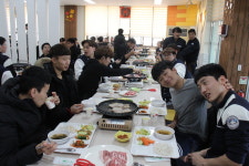 화성지역 기업인, 다솜학교에 장학금과 삼겹살 지원