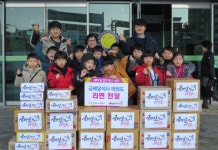 금메달석사태권도 고사리 손으로 사랑모아 라면 기부