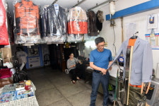 손바느질 팔순 노모와 가업 이은 아들의 행복한 일터