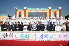 양승조 충남지사, 제6회 한국식문화세계화대축제 참석