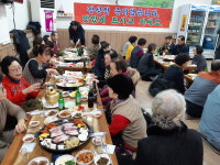 풍년골 더덕 생삼겹살, 경로당 어르신 점심대접