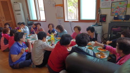 성화개신죽림동 새마을부녀회, 어버이날 맞이 카네이션 전달