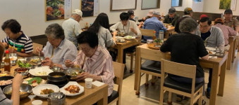 서원구 대산보리밥, 독거어르신 점심 대접