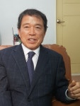점잖은 원로신사로 통하는 이석기 한국택견협회 총재`