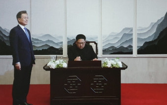 진천 백곡면 '한국 목판문화 연구소' 김준권 화백