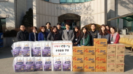 동천안우체국, 아우내은빛복지관 설맞이 물품 전달