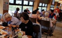 청주 금강숯불갈비, 어르신 초청 점심식사 제공