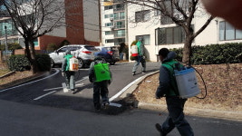 공주 옥룡동 새마을회, 코로나19 예방 방역소독 실시에 앞장