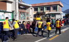금산 남이적십자봉사회, 마스크 구매 행렬 음료 봉사