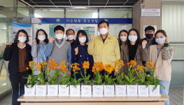 대전 서구 가수원동, 약국 종사자들에게 봄꽃화분 전달