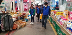 청주 사창동 새마을부녀회, 사창시장 방역 실시