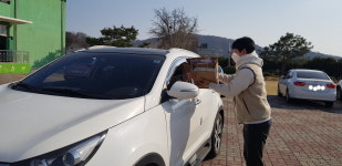 충주 산척초, 학생들에 희망꾸러미 전달
