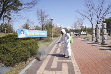 천안시, 봄철 공원 이용 증가에 공원시설 소독 강화