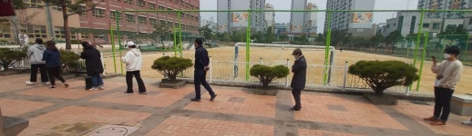 청주 흥덕 서경초 투표소 투표 시 1m 거리두기 운동 눈길