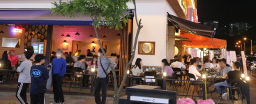 생활 속 거리두기 첫날… 율량동 먹자골목 가보니