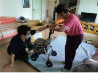 청주내덕노인복지관, 거동 불편 어르신 실버카 전달