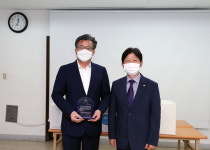 그린자동차전문정비사업조합, 정용래 대전 유성구청장에 감사패