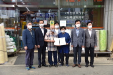 충북중기청, 신흥지업사 백년가게 확인서 전달
