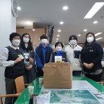영동 황간청소년문화의집 청소년들, 보건소 의료진에 손수건 선물