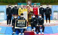 증평군청 인삼씨름단 김진 선수, 통산 5번째 백두장사 등극