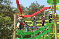 공중 외줄 걸으며 스릴 만끽… 보은 스카이트레일 인기