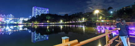 열대야 속 호수공원 찾은 시민들