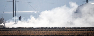 논두렁 태우는 농민