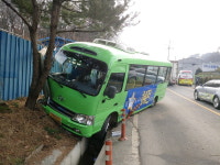 천안시 동면 마을버스 가로수 들이받아… 11명 부상