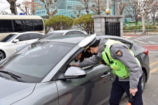 충주署, 경찰서 정문서 출근길 숙취운전 점검
