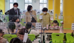 청주교육지원청, 생명초중학교 방문… 오미크론 대응 학교급식 점검