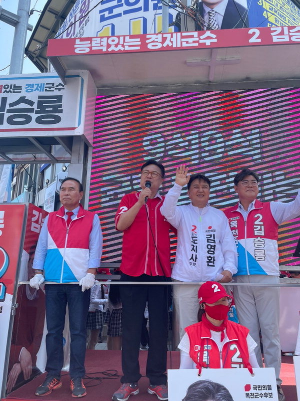 김영환 충북지사, 옥천군 다목적체육센터 방문 및 현장점검