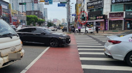 신호 바뀌어도 쌩쌩… 시민 안전 위협 청주 사창사거리