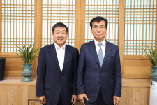 이재영 증평군수, 송산초 신설 윤건영 충북도 교육감 면담