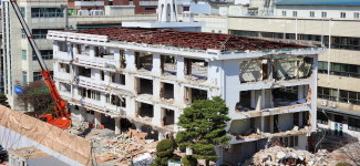 [포토] 앙상한 뼈대 드러낸 청주시청 본관동