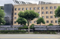 충북도청 둘러싼 오송 참사 희생자 추모 현수막