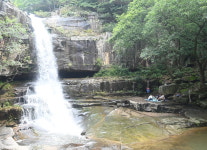 폭염 피해 수옥폭포로 몰려드는 사람들